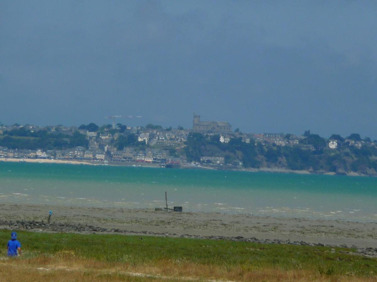 Le Bout De La Ville Hirel Exterior photo